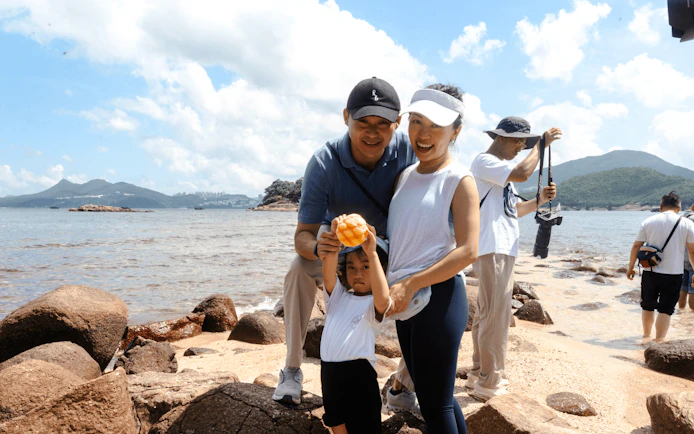 Hong Kong Sai Kung Island-Hopping Yacht Cruise to Yim Tin Tsai With Hakka Snack Tasting