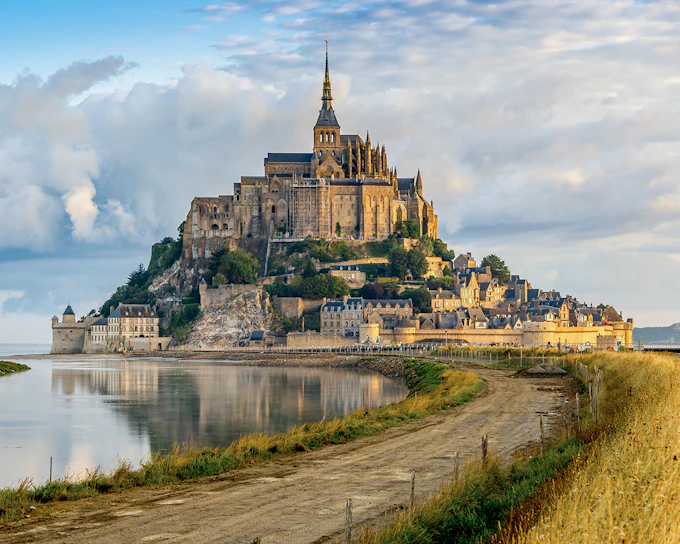 Full-Day Guided Tour of Mont-Saint-Michel with Round-Trip Transfers from Paris