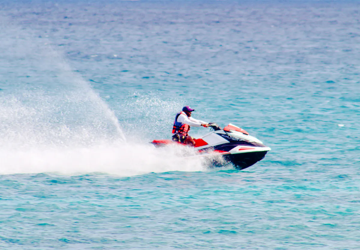 Speedboat on clear waters during Pattaya to Coral Island tour.