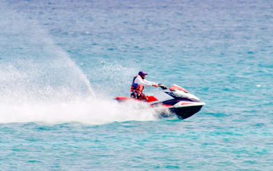 Speedboat on clear waters during Pattaya to Coral Island tour.