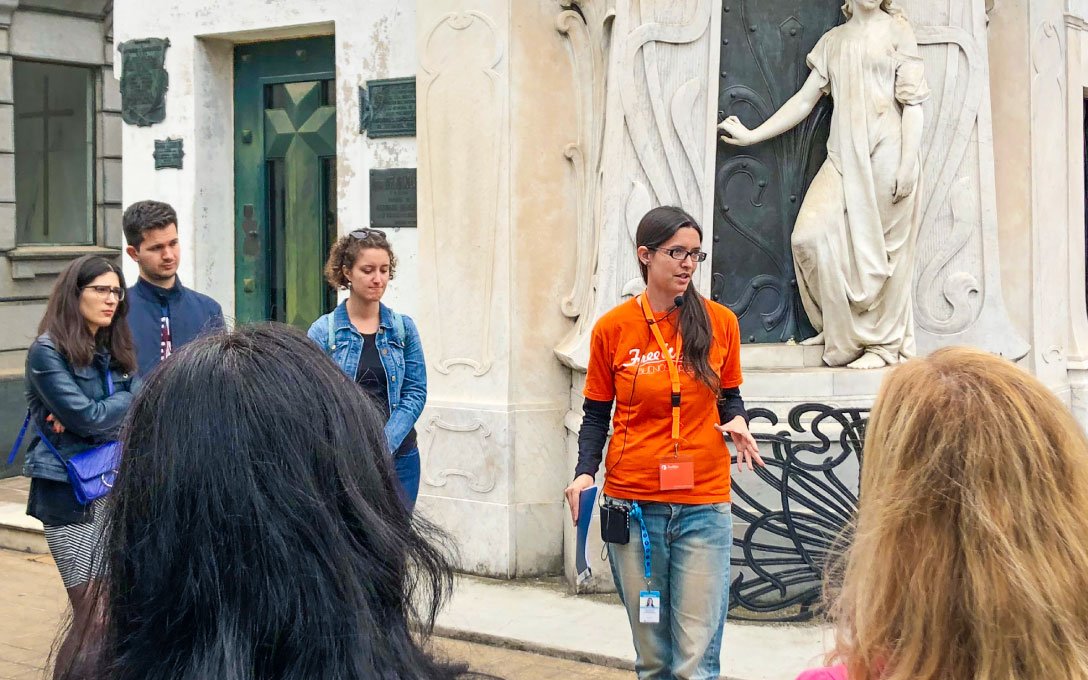 tour por el cementerio de la recoleta-7