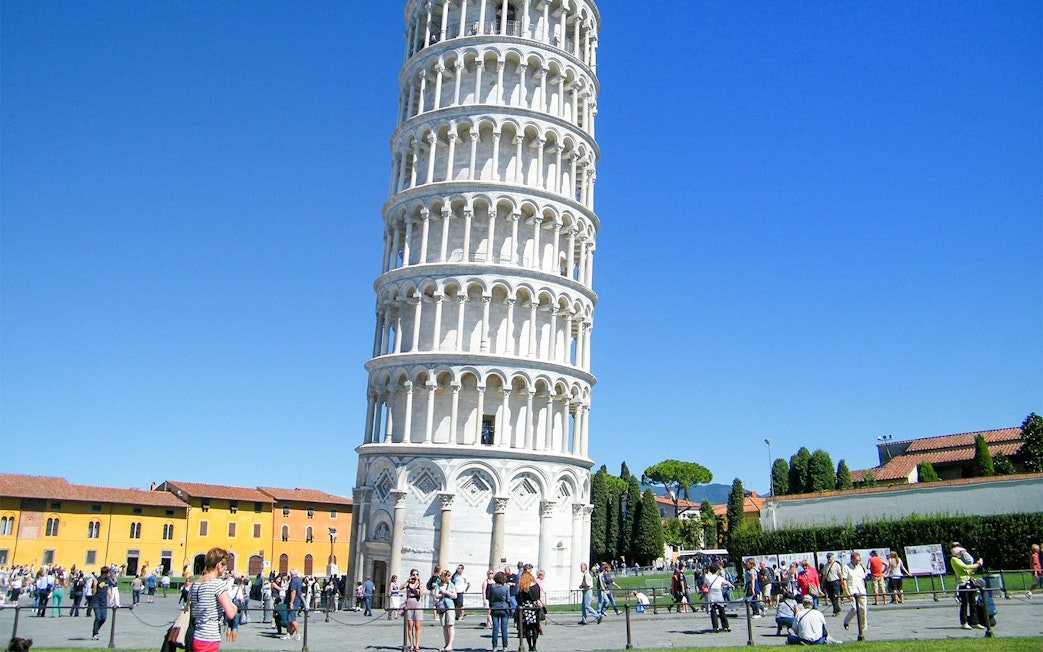 Leaning Tower of Pisa with tourists in Piazza dei Miracoli, Italy.