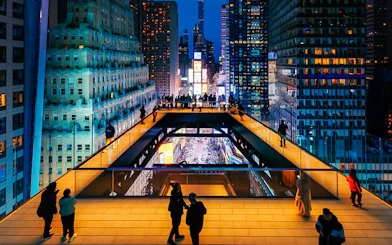 Bilete pentru pasarela One Times Square, cu lift din sticlă și pasarelă din sticlă