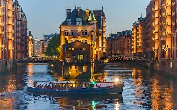 1.5-Hour Grand Harbor Evening Lights Cruise