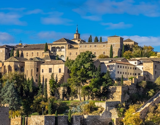 Explore the Santa Cruz neighborhood