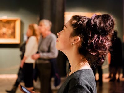 girl looking at the painting