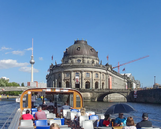 1- Hour Berlin Sightseeing Cruise from Hackascher Markt