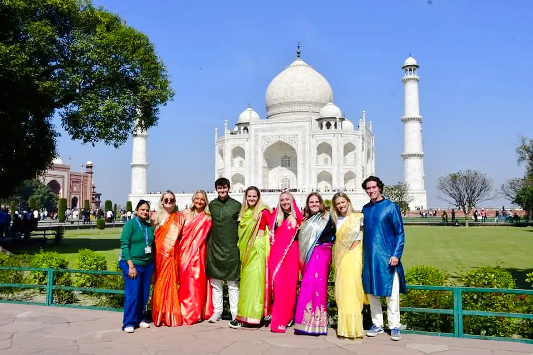 Full Day Private Taj Mahal , Agra Fort Tour by Superfast Train from Delhi
