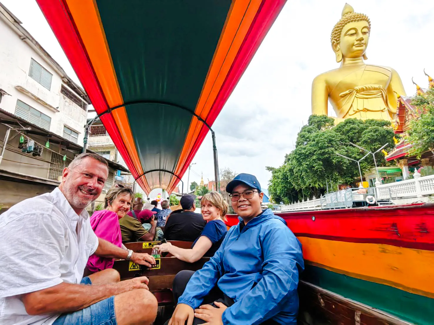 liten gruppetur med langhalet båt og tuk-tuk langs kanalene i thonburi, bangkok-1