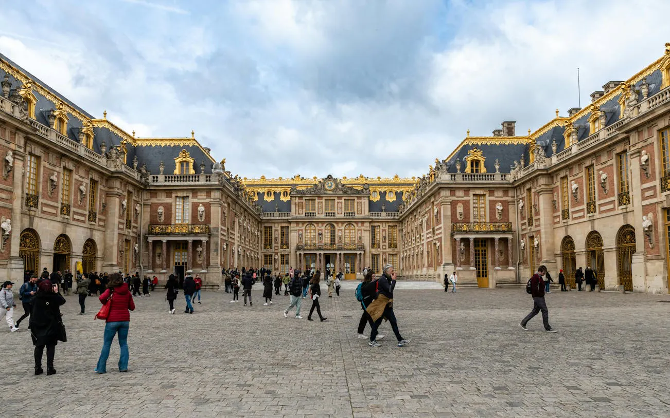 visite guidée en petit groupe avec accès coupe-file au château et aux jardins de versailles, avec trajet aller-retour en train depuis paris-7