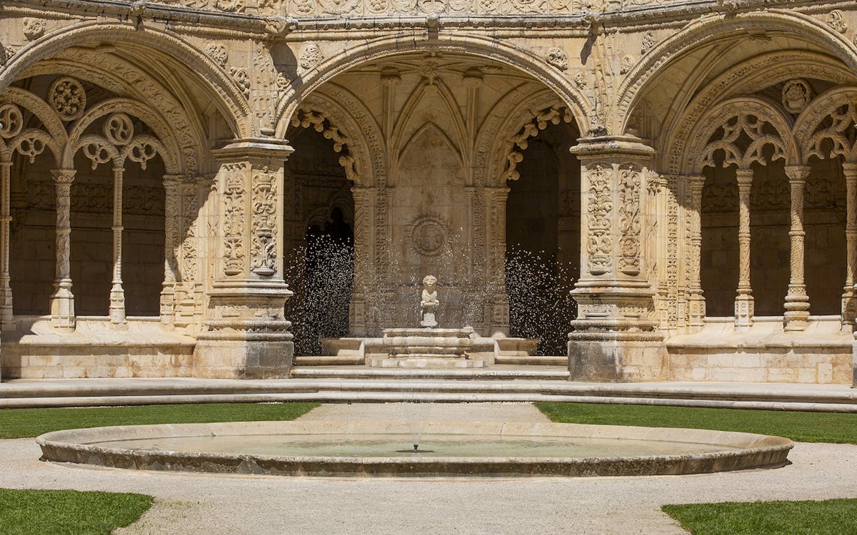 combo: museu e estádio do sl benfica + bilhetes para o mosteiro dos jerónimos-5 combo: museu e estádio do sl benfica + bilhetes para o mosteiro dos jerónimos-5