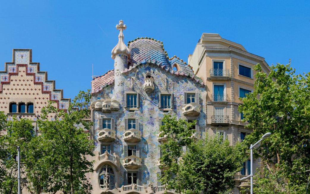 Casa Batlló facade in Barcelona with Gaudí's unique architectural design.