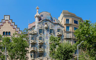 Casa Batlló facade in Barcelona with Gaudí's unique architectural design.