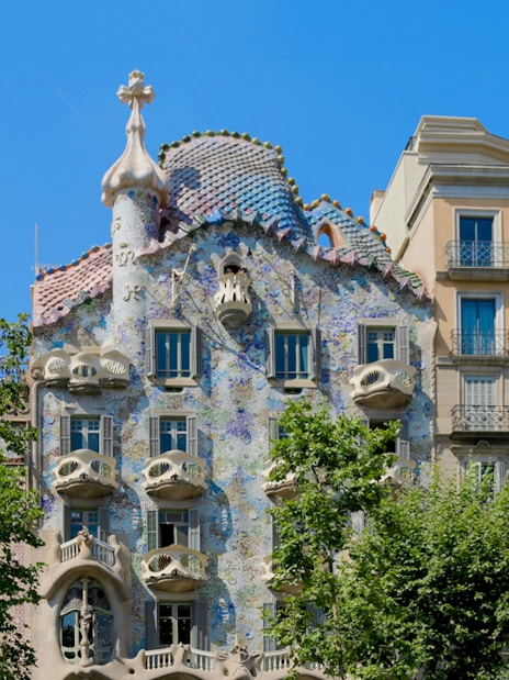 Casa Batlló facade in Barcelona with Gaudí's unique architectural design.
