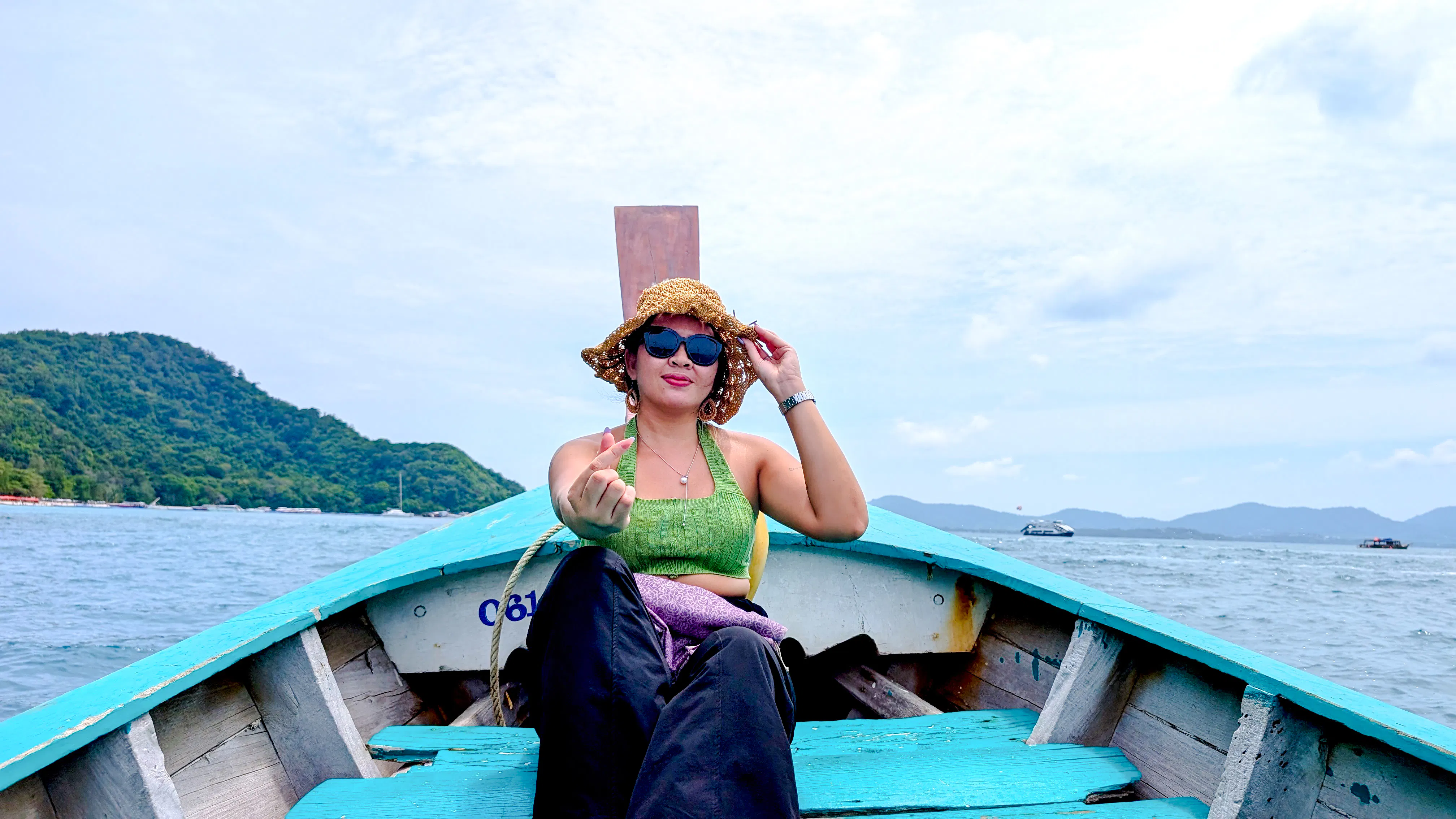 phuket: privat tur-retur-reise med langhalet båt til coral island-6