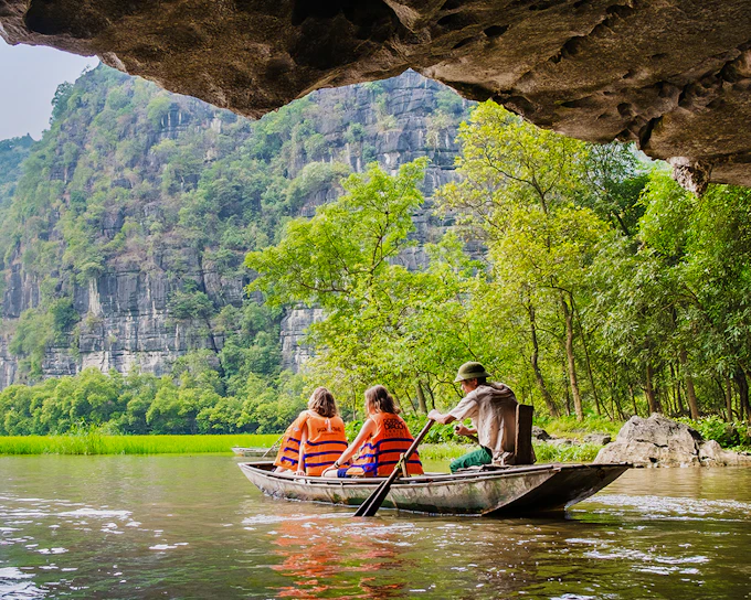 Ninh Binh Tour - Tam Coc, Hoa Lu/Bai Dinh Pagoda & Mua Caves
