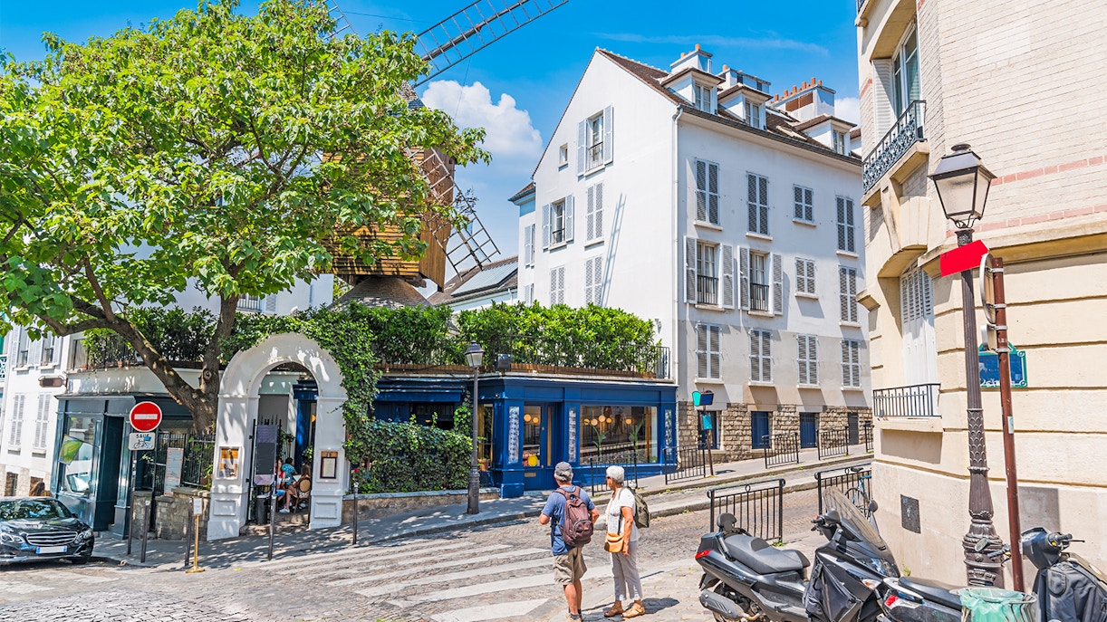 Montmartre Opening Hours