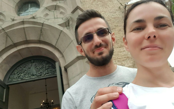 Couple exploring historical architecture in Oslo during self-guided city game.