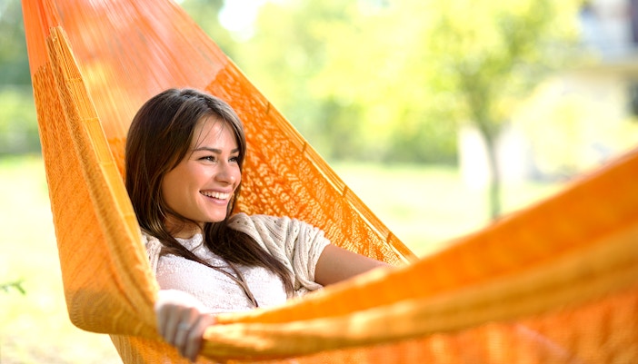 Relaxation space with hammock beds