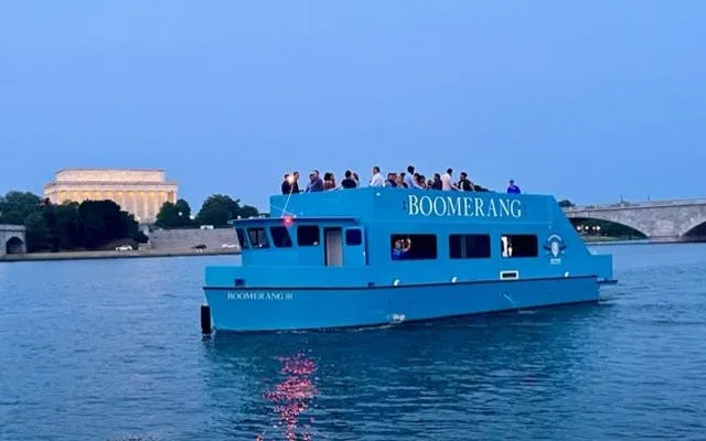 Boomerang cruise on Potomac River with view of Lincoln Memorial in Washington, DC.
