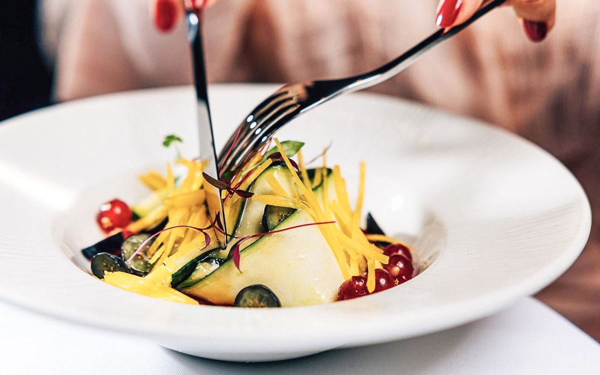 Dinner plate with fresh vegetables at La Scène Dinner Show, Prague.