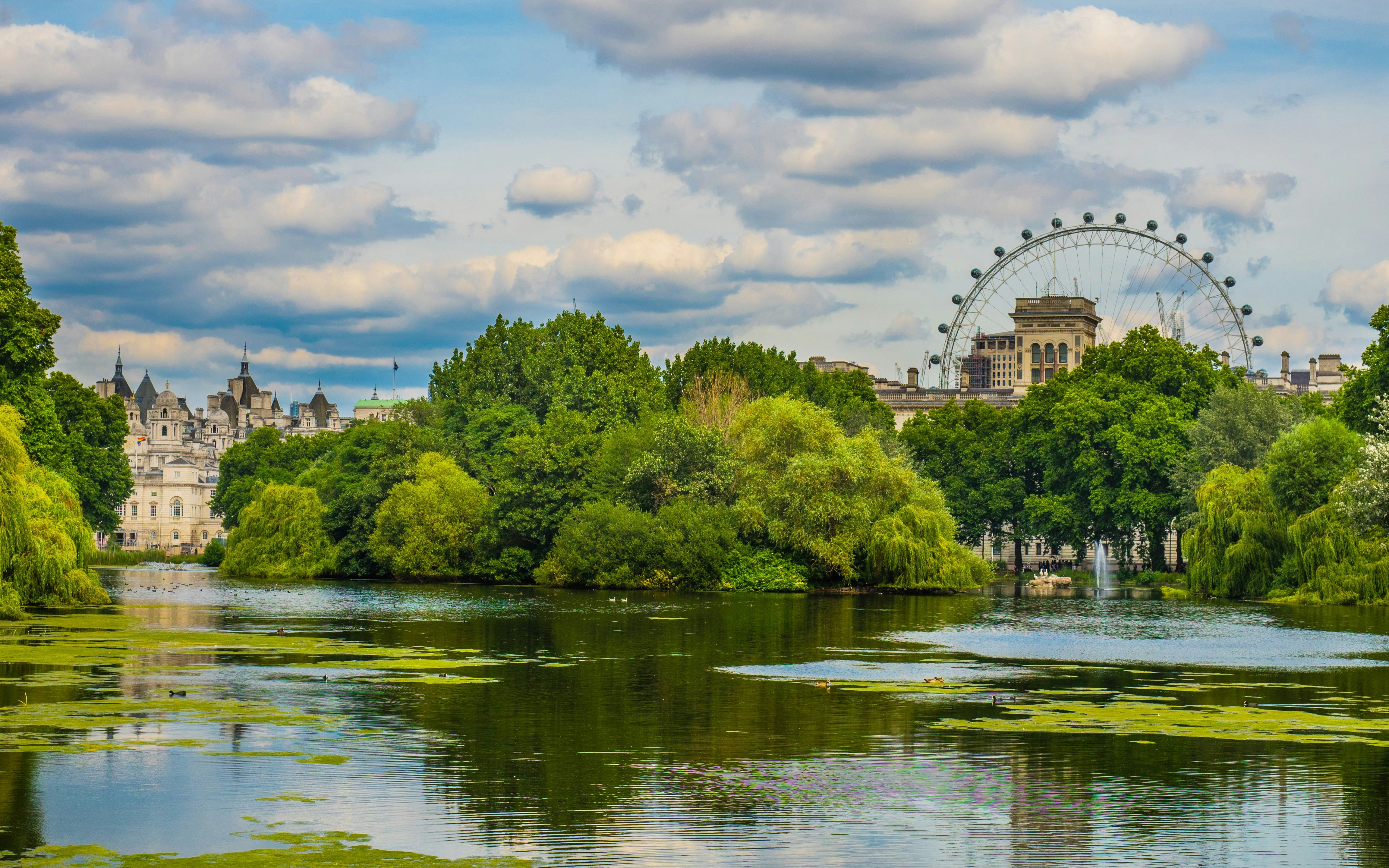 St James’s Park lake with London Eye and historic buildings in the background.