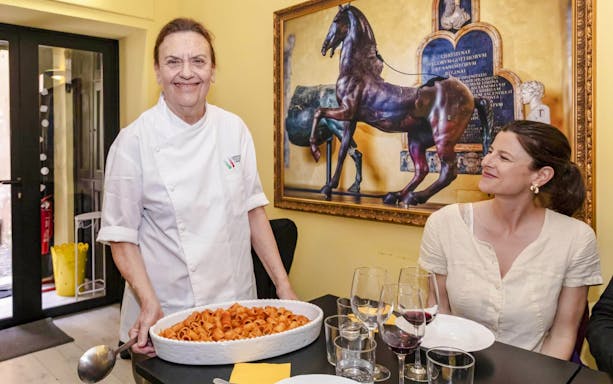 Signora Eliana serving traditional Roman pasta during a Rome food tour.