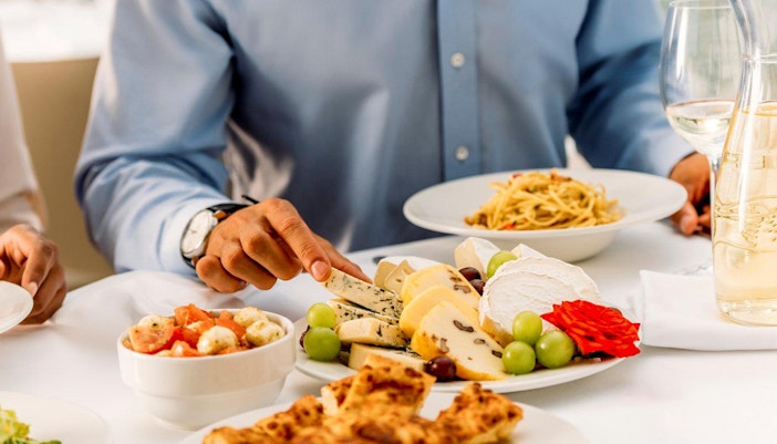 Sightseeing cruises with a culinary experience