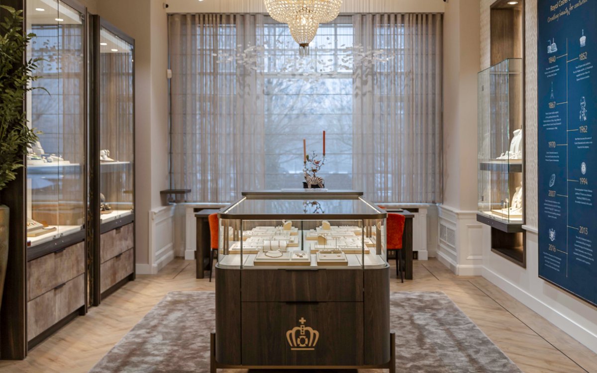 Royal Coster Diamond Experience showroom in Amsterdam displaying diamond jewelry.