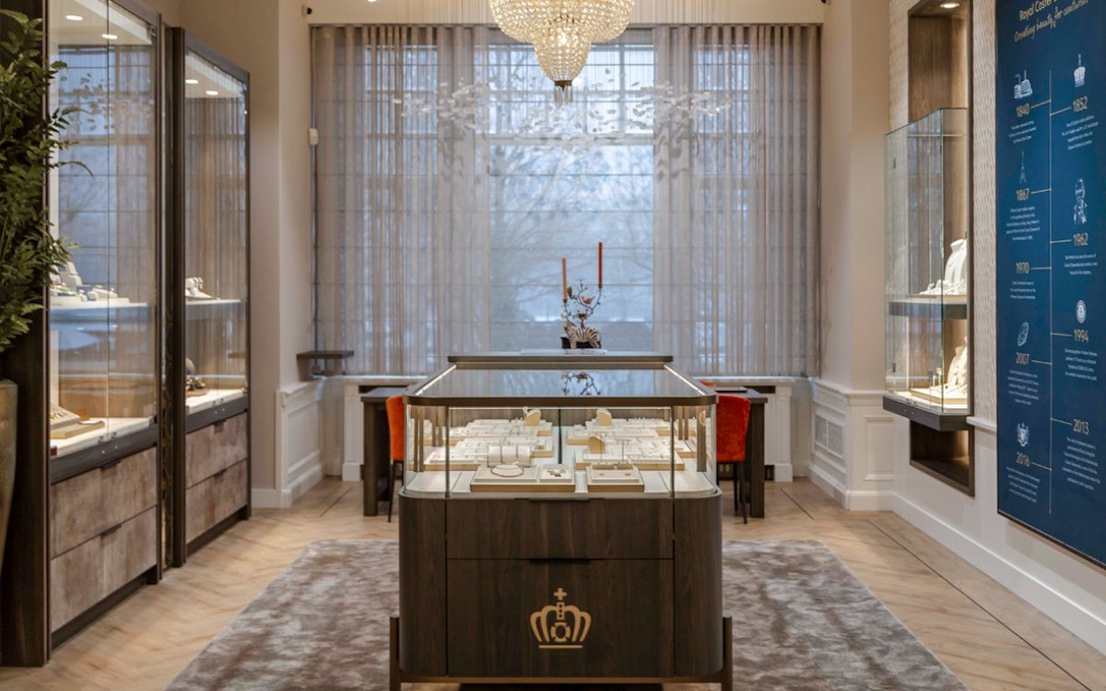 Royal Coster Diamond Experience showroom in Amsterdam displaying diamond jewelry.