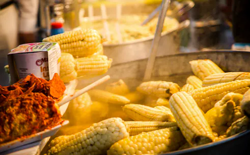 tour gastronómico en grupo pequeño por el mercado de jamaica de ciudad de méxico con taller para aprender a hacer salsa-1