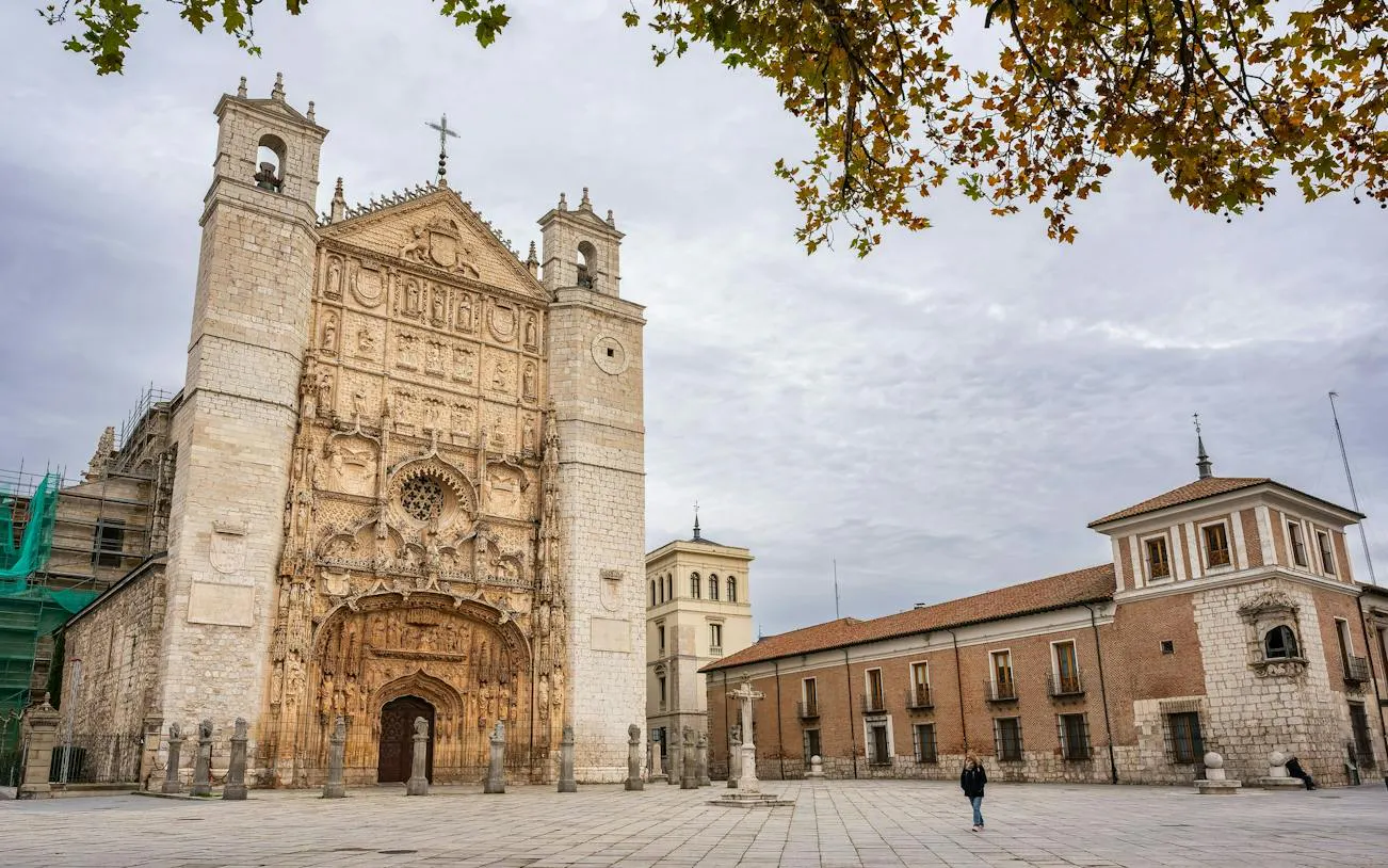 From Cervantes to Shakespeare in Valladolid: Self-Guided City Exploration Game