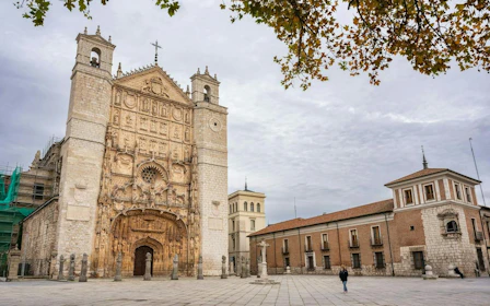 From Cervantes to Shakespeare in Valladolid: Self-Guided City Exploration Game