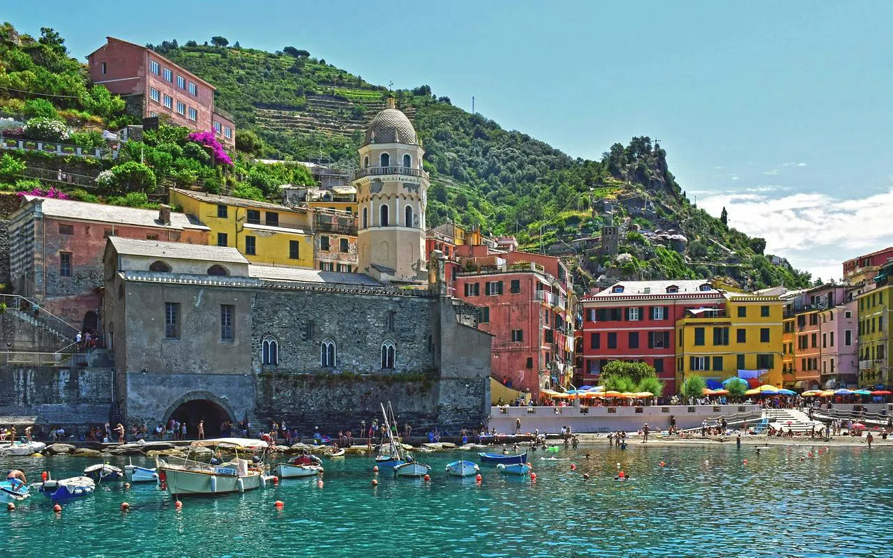 Colorful buildings and boats along the waterfront in Vernazza, Cinque Terre, Italy.