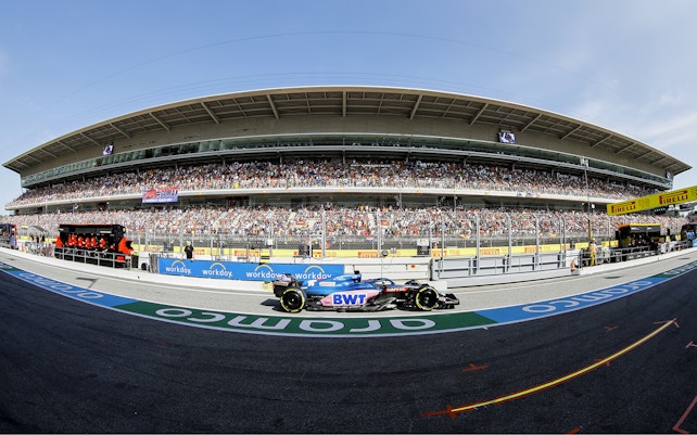 Alpine formula one car on track waiting for signal