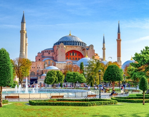 Hagia Sophia exterior with minarets and gardens in Istanbul.