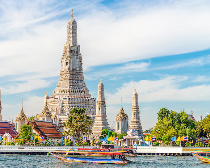 Bangkok Canal Tours – Chao Phraya River and Wat Arun Temple by Long Tail Boat