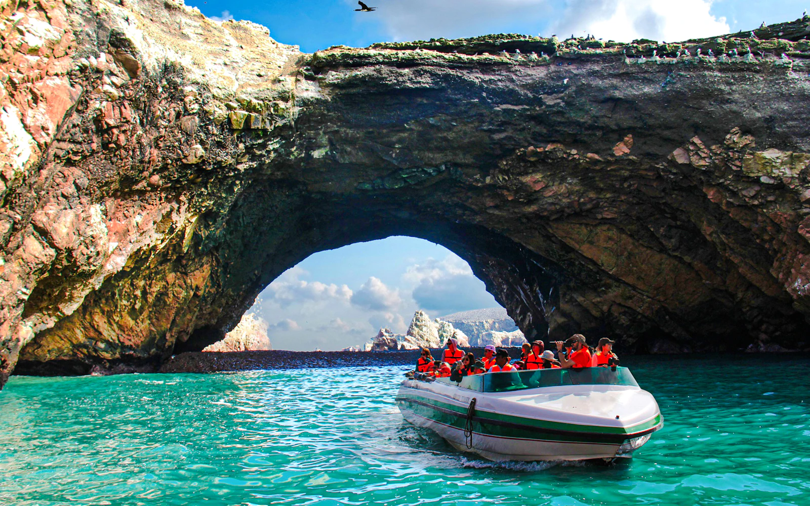 From Lima: Ballestas Islands Boat & Huacachina Oasis Tour with Dune Buggy and Sandboarding