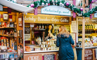 prague christmas markets guided walking tour with tastings and hot drinks-4