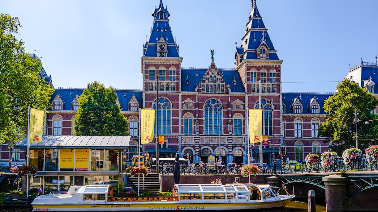 Canal boat in front of the Rijksmuseum, Amsterdam.