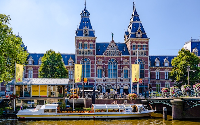 Canal boat in front of the Rijksmuseum, Amsterdam.