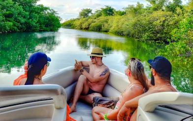 Pipa: Lagoa de Guaraíras Shared Speedboat Tour with Clay Bath and Sandbank Stops