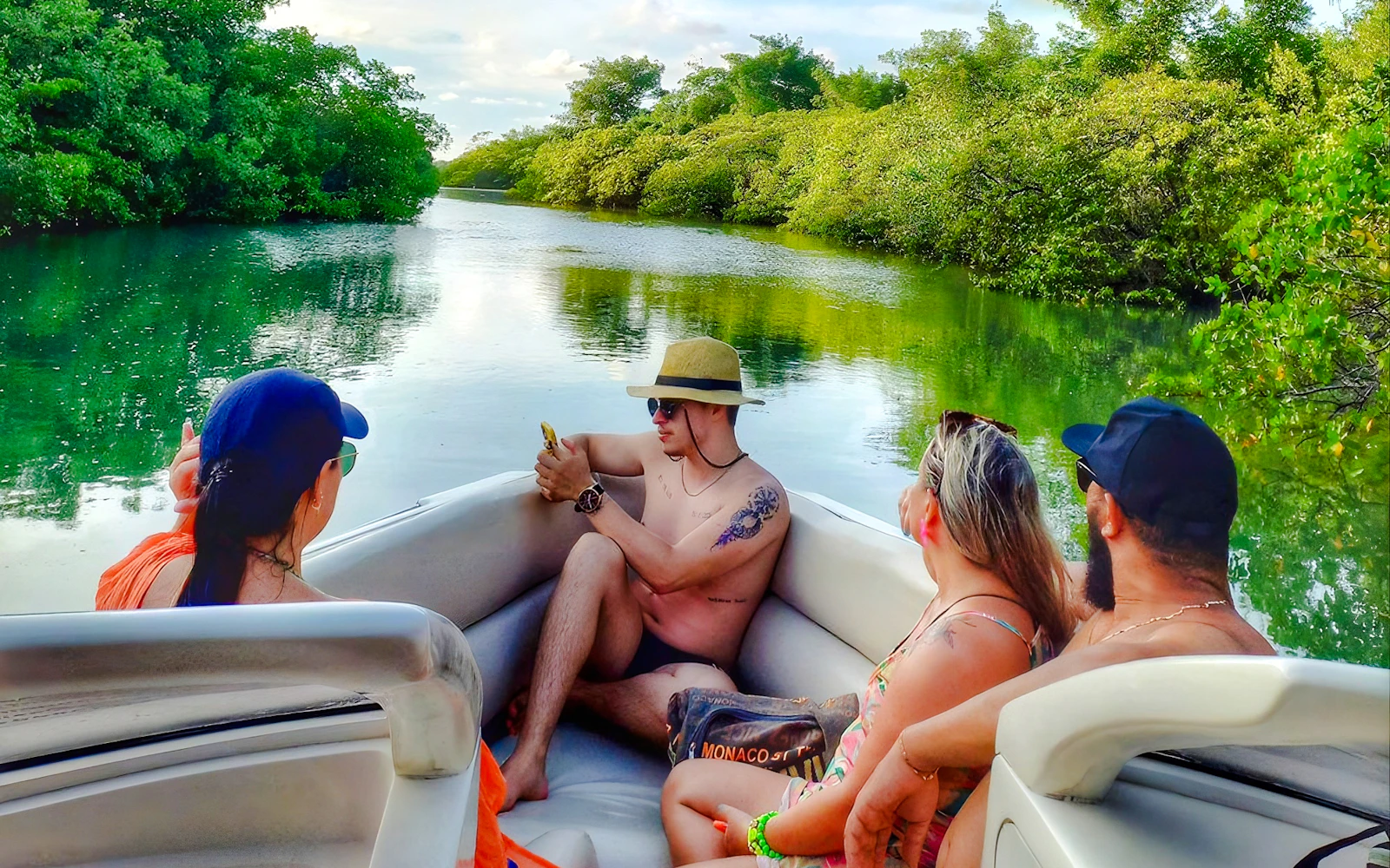 Pipa: Lagoa de Guaraíras Shared Speedboat Tour with Clay Bath and Sandbank Stops Image 2