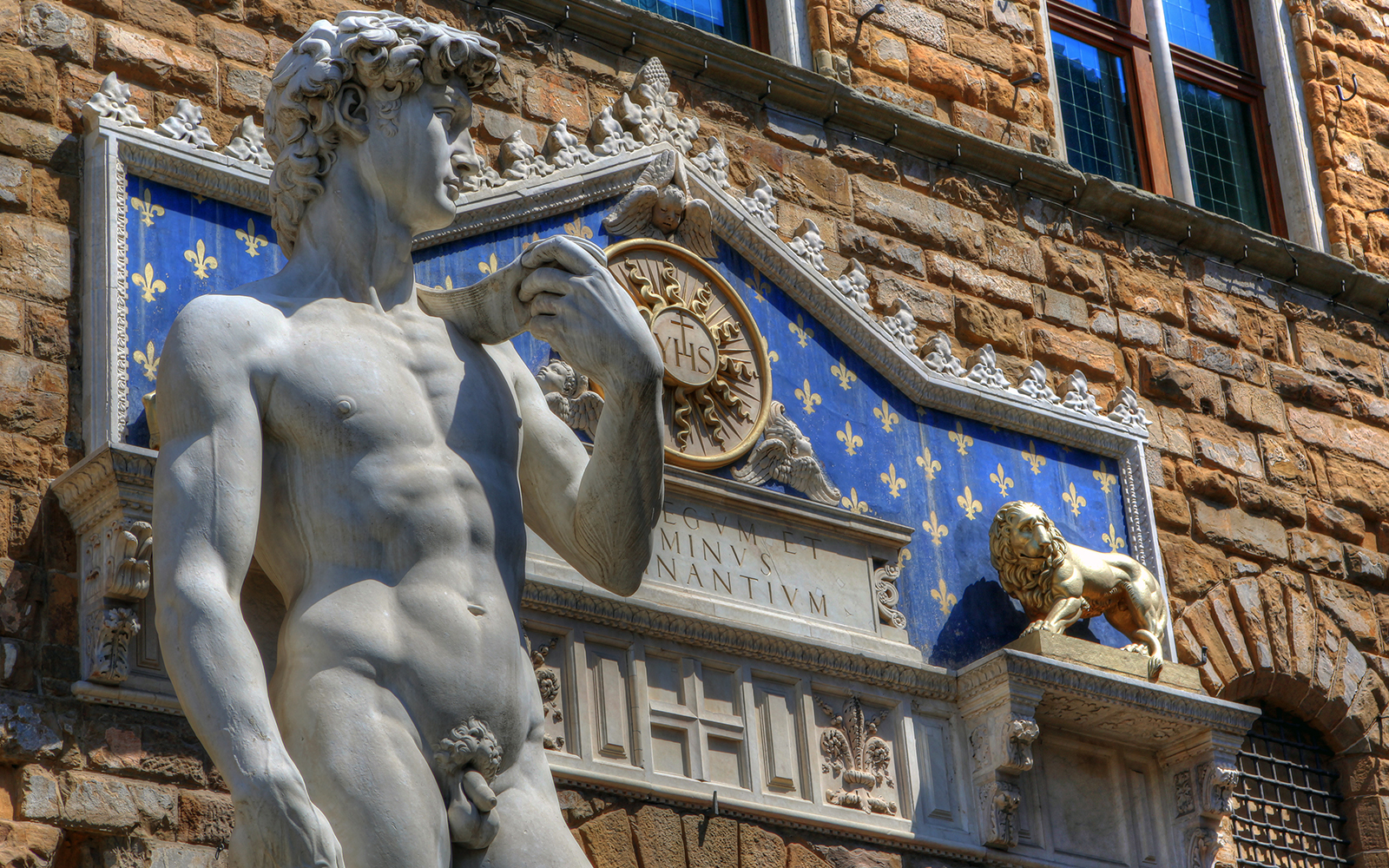 Statue of David replica outside Palazzo Vecchio, Florence city center.
