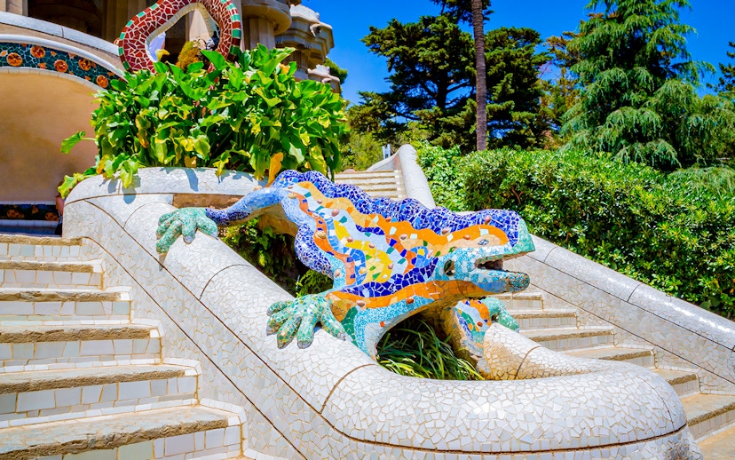 Mosaic lizard sculpture at Park Güell, Barcelona, part of Combo: Park Güell + Sagrada Familia tour.