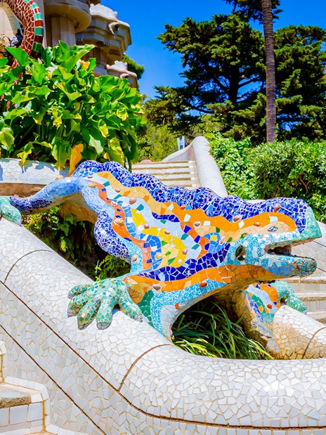 Mosaic lizard sculpture at Park Güell, Barcelona, part of Combo: Park Güell + Sagrada Familia tour.