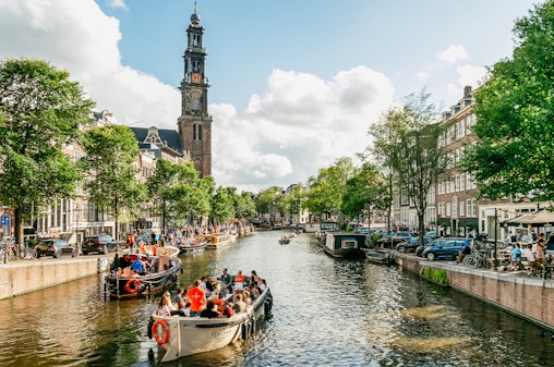 Amsterdam: 1-Hour Luxury Evening Canal Cruise on Saloon Boat with Onboard Bar