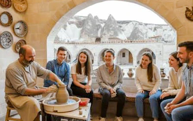 Geführte Tour durch Kappadokien mit Besuchen von Kunsthandwerkswerkstätten und Einkaufsmöglichkeiten, inklusive Hin- und Rücktransfer vom Hotel