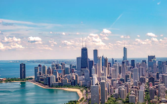 Chicago skyline with Lake Michigan and prominent skyscrapers.