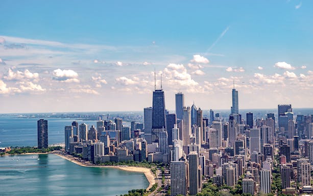 Chicago skyline with Lake Michigan and prominent skyscrapers.